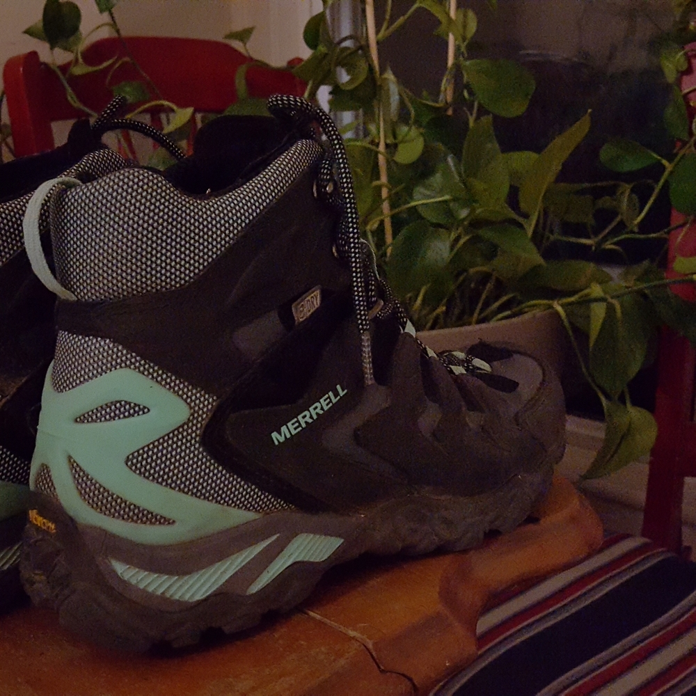 Womens merrel hiking shoes/boots 8.5